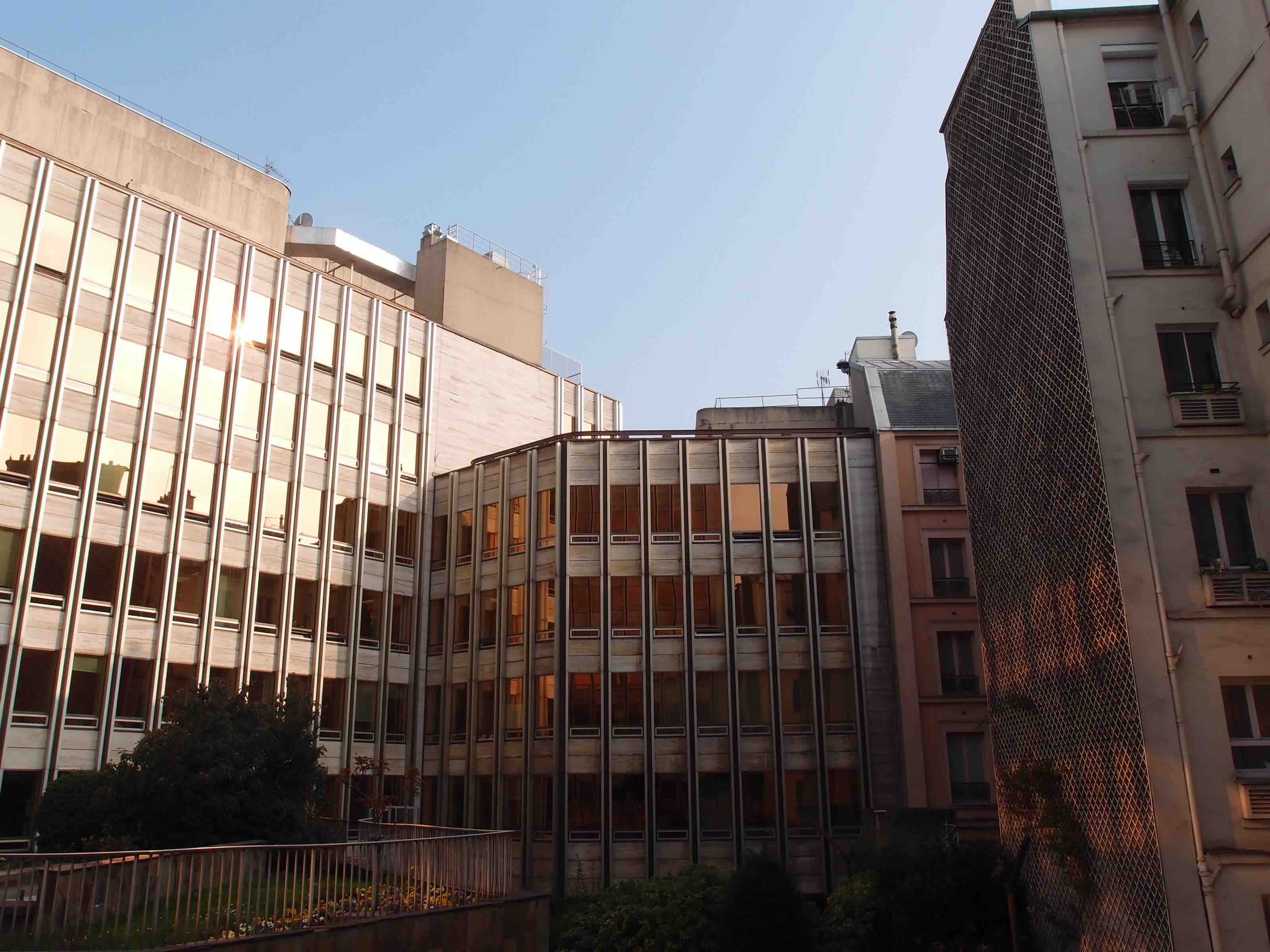 Cour de l'ensemble immobilier Péreire Débarcadère