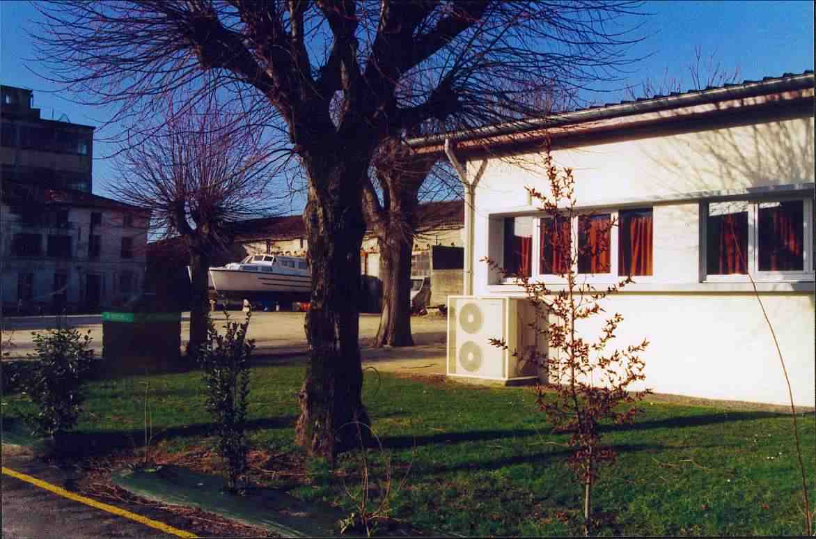 Sireuil - Vue sur la cour